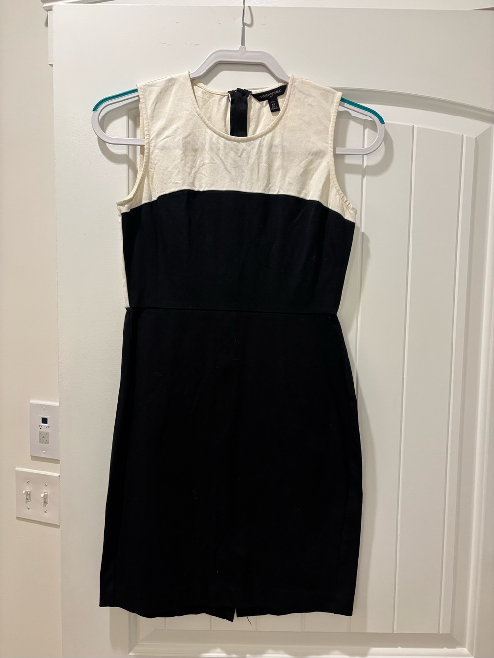 Banana Republic Black and Cream Sleeveless Sheath Dress